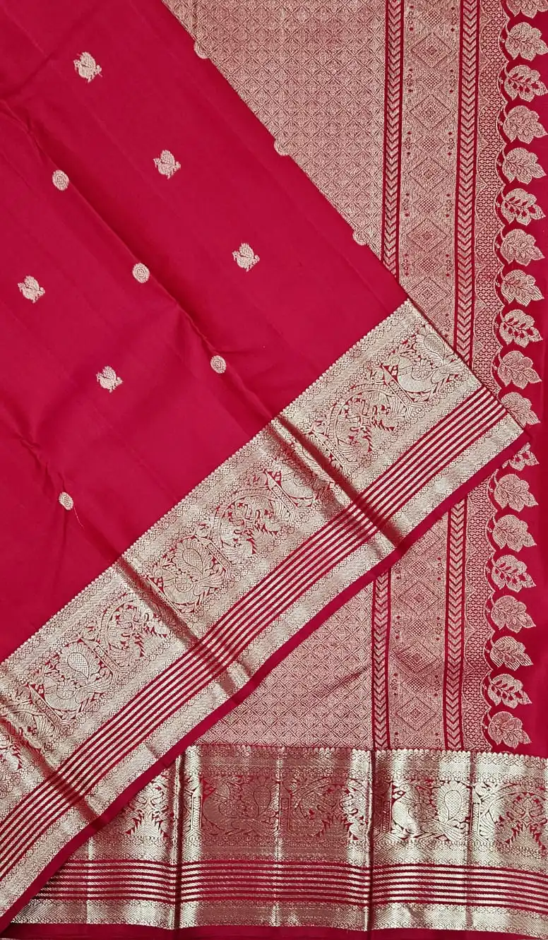 Silver Zari Woven Peacock Motifs And Detailed Border Rich Pallu Kanchipuram Silk Saree
